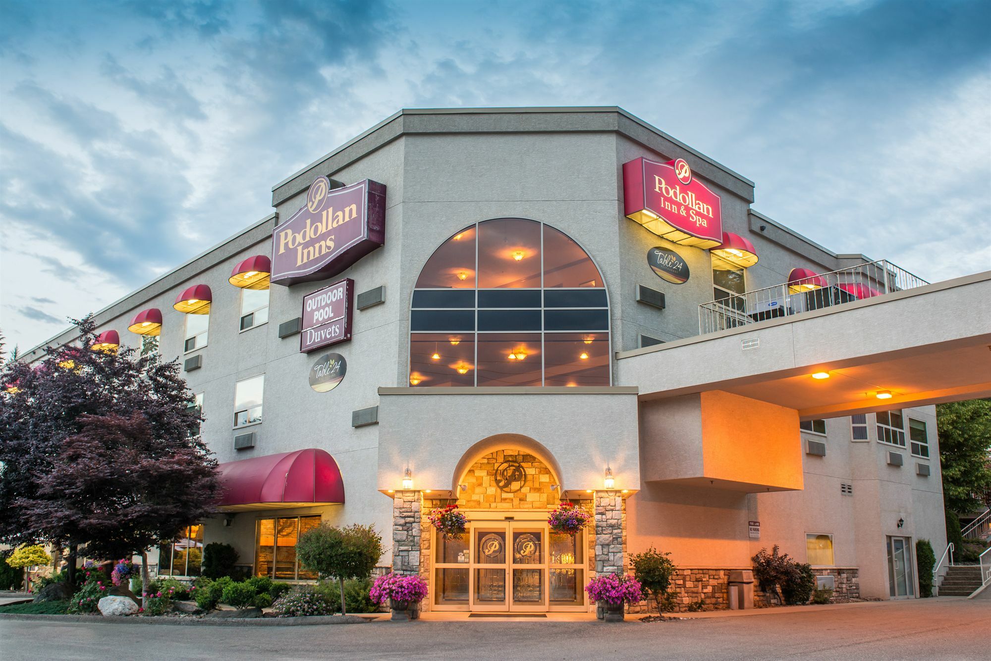 Hilltop Inn - Салмон Арм Экстерьер фото